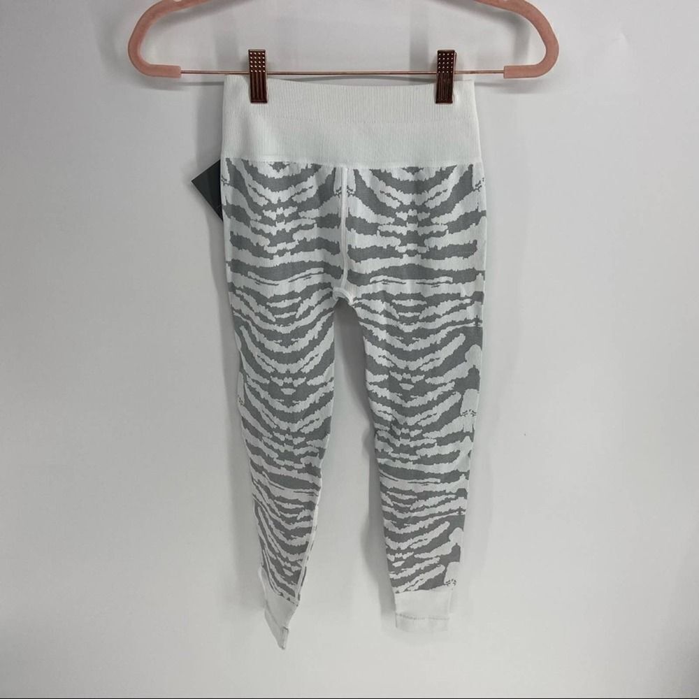 NUX gray white zebra stripe Midrise medium compression legging NWT Women XS